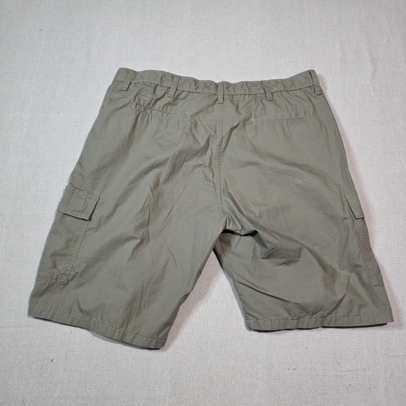 NWT Wrangler Rip Stop Cargo Mens Size 40 Shorts Tan Hiking Golf Active RN 130273 - Picture 2 of 4